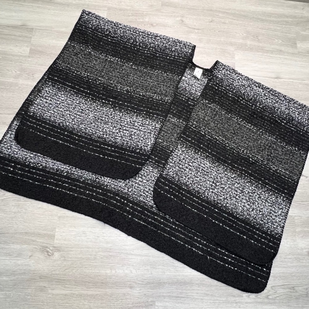 Woolrich Black Gray Striped Open Front Sweater Poncho Cape One Size Polyester